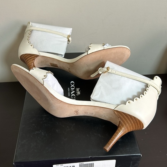 COACH Monica Soft Shine Calf Chalk Kitten Heel Scallop Leather Sz 8.5 NEW - Picture 11 of 12